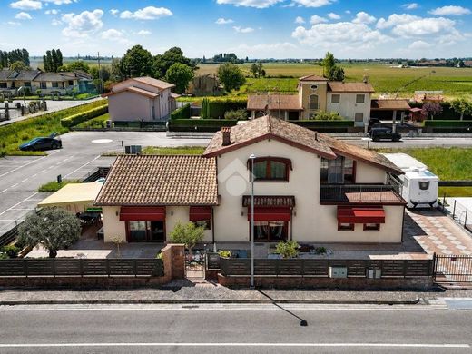 Villa in Oppeano, Provincia di Verona