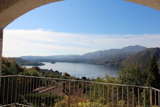 Villa in Pettenasco, Provincia di Novara