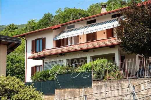 Villa in Gavirate, Provincia di Varese