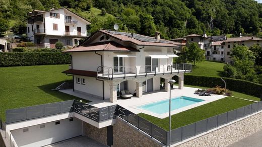 Villa in Zogno, Provincia di Bergamo