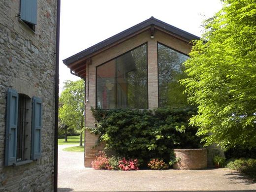 Country House in Traversetolo, Provincia di Parma