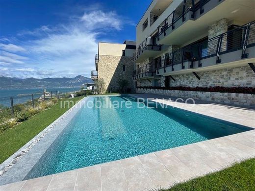 Piso / Apartamento en Torri del Benaco, Provincia di Verona