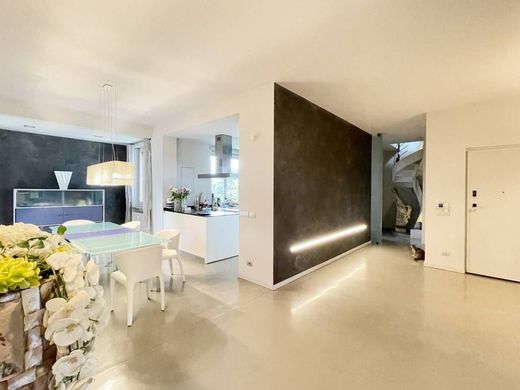 Penthouse Rivoli, Torino ilçesinde