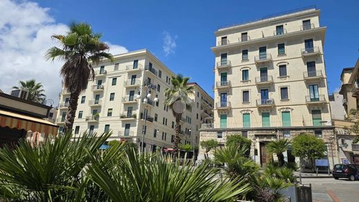 Piso / Apartamento en Salerno, Provincia di Salerno