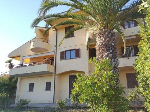 Villa in Lake Bolsena, Provincia di Viterbo