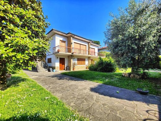 Villa in Campi Bisenzio, Florence