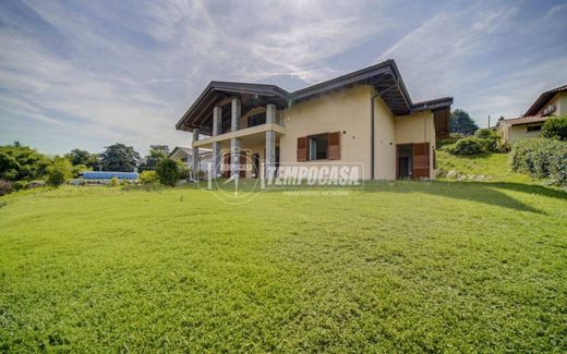 别墅  Azzate, 瓦雷泽省