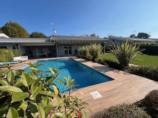 Villa a Castiglione delle Stiviere, Mantova