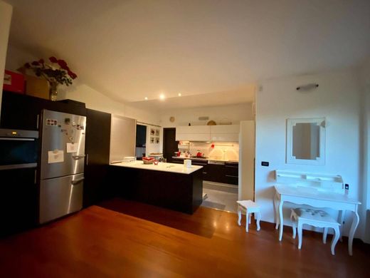 Willa w Vinovo, Torino