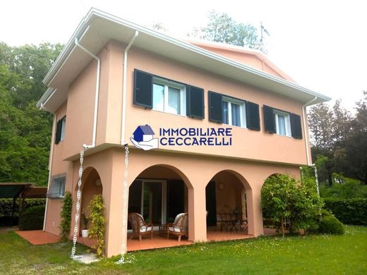 Villa in Massa, Provincia di Massa-Carrara