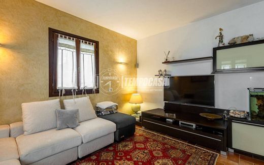 Villa in Montecchio Emilia, Provincia di Reggio Emilia