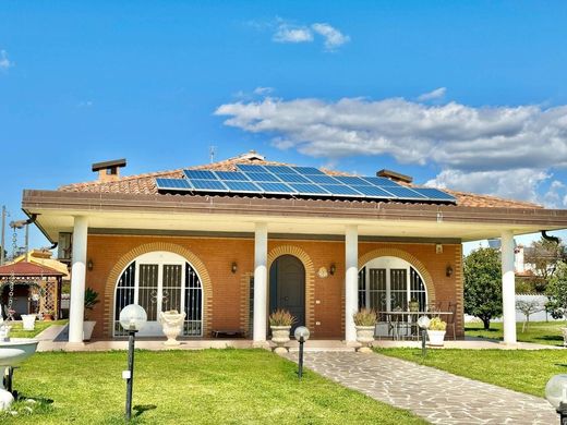 Villa a Nettuno, Roma