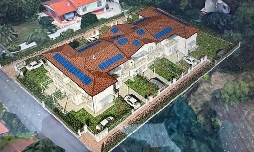 Reihenhaus in Montignoso, Provincia di Massa-Carrara