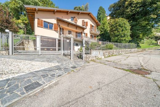 Villa in Brezzo di Bedero, Provincia di Varese