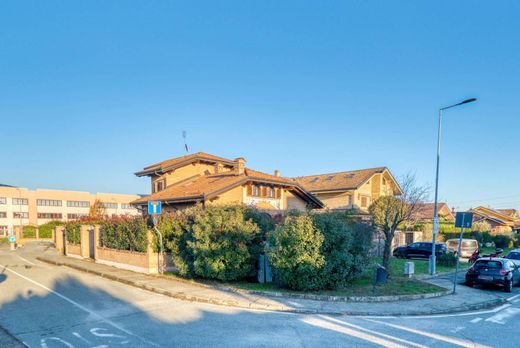 Villa a Volvera, Provincia di Torino