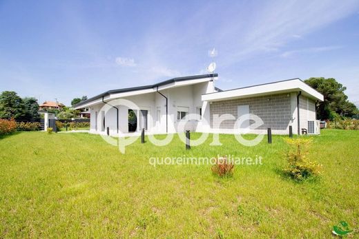 Tricesimo, Udineのヴィラ