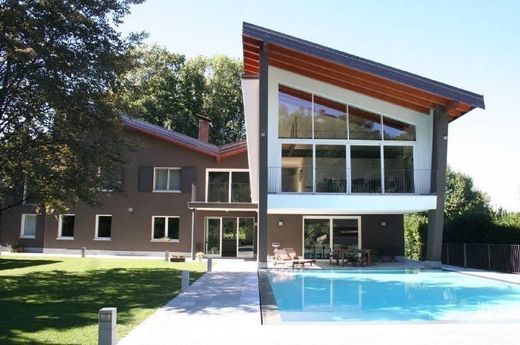 Villa in Cassano Magnago, Provincia di Varese