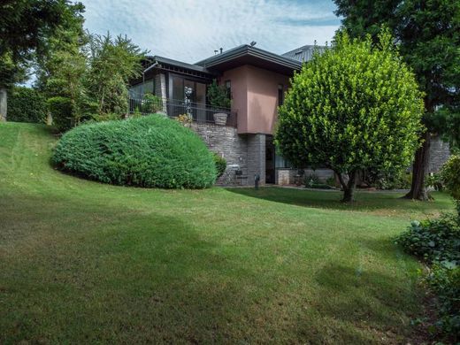 Villa in Cardano al Campo, Provincia di Varese