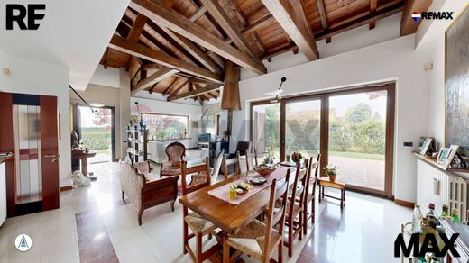 Villa in Cogliate, Province of Monza and Brianza