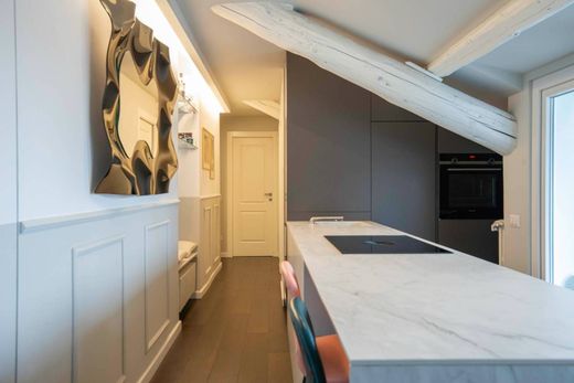 Apartment / Etagenwohnung in Mailand, Lombardei