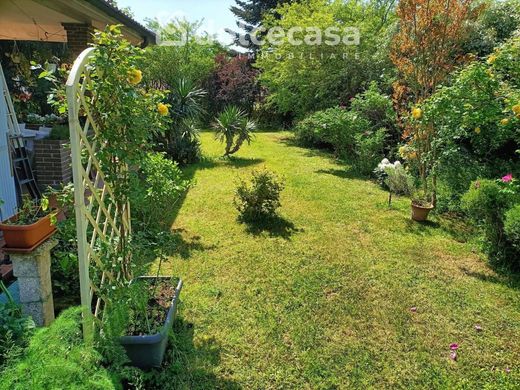 Villa - Carpiano, Milão