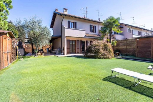 Villa in Biassono, Provincia di Monza e della Brianza