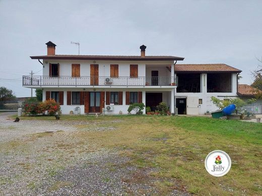 Country House in Piove di Sacco, Padua