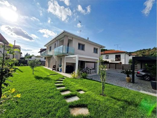 Villa a Sesto Calende, Varese