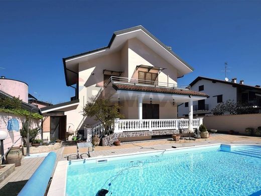 Villa in Sedriano, Milan