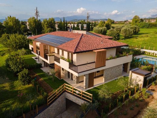 Apartment / Etagenwohnung in Lazise, Provincia di Verona