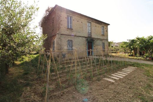 Köy evi San Benedetto del Tronto, Ascoli Piceno ilçesinde