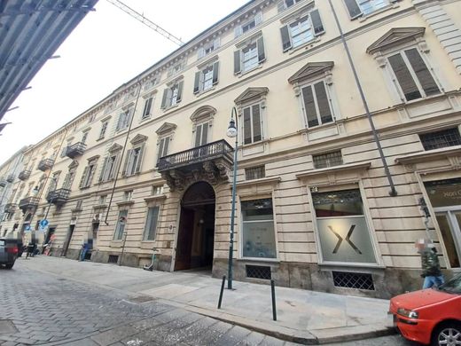 Apartment / Etagenwohnung in Turin, Piemont