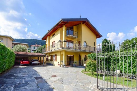 Villa - Erba, Provincia di Como