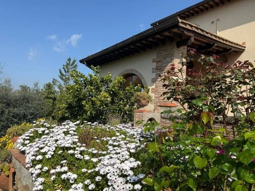 Villa Cerreto Guidi, Firenze ilçesinde