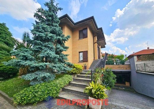 Villa in Bovisio-Masciago, Province of Monza and Brianza