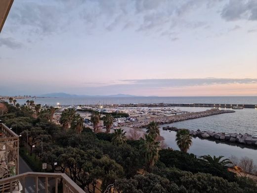 Apartment / Etagenwohnung in Salerno, Provincia di Salerno