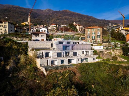 Apartment / Etagenwohnung in Cremia, Provincia di Como