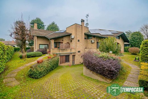 Villa in Vizzolo Predabissi, Milan