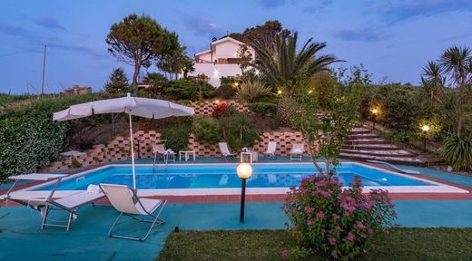 Βίλα σε Ortona, Provincia di Chieti