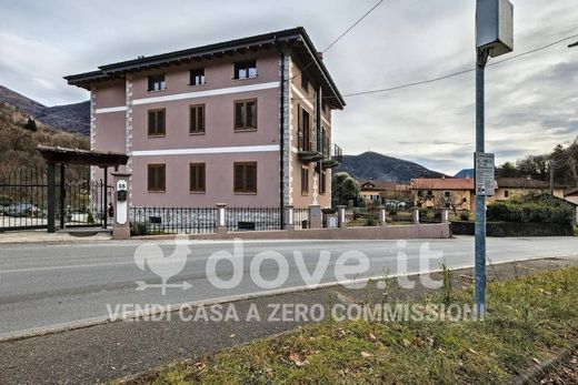 Villa in Dumenza, Provincia di Varese