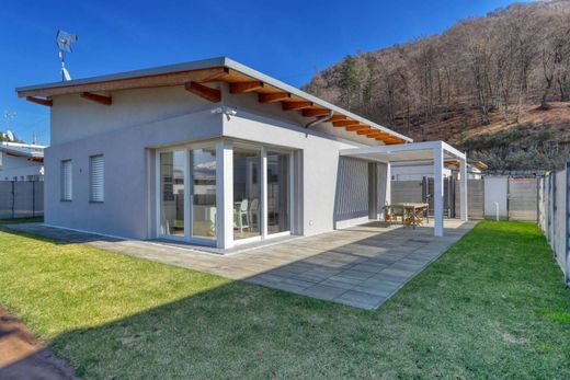 Villa - Marchirolo, Provincia di Varese