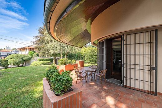 Villa in Giussano, Provincia di Monza e della Brianza