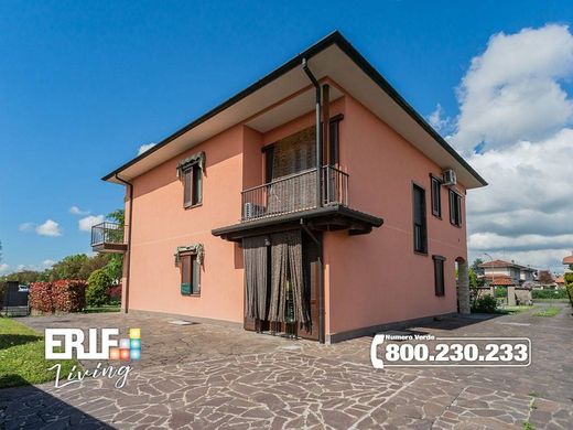 Villa in Parabiago, Milan
