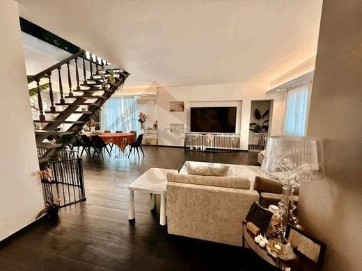 Penthouse Modena, Modena ilçesinde