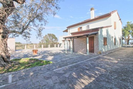 Villa in San Benedetto del Tronto, Ascoli Piceno