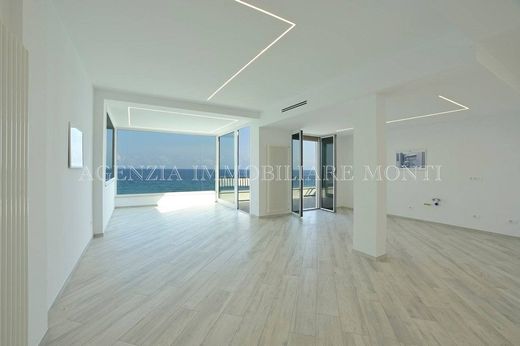 Penthouse Alassio, Savona ilçesinde