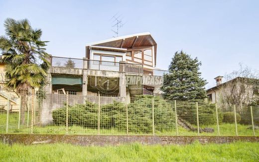 ﻓﻴﻼ ﻓﻲ Buguggiate, Provincia di Varese