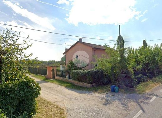 Maison de luxe à Buttapietra, Vérone