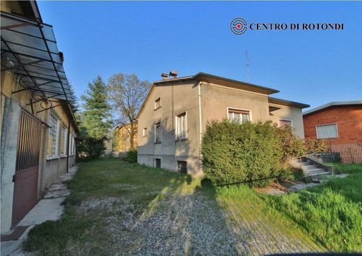Villa in Cerro Maggiore, Milan