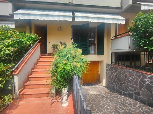 联排别墅  Calenzano, 佛罗伦萨省